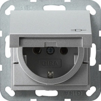 Розетка 1-ая с заземлением с крышкой Gira System-55 Алюминий