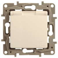 Розетка 2К+З IP 44 с откидной крышкой и шторками немецкий стандарт автоматические зажимы 16 A Legrand Etika Cлоновая кость