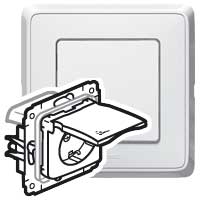 Розетка с заземлением IP44 Legrand Cariva Белый