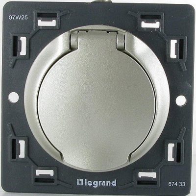 Розетка с контактом для стационарной уборочной системы Legrand Celiane Титан Legrand Celiane 067433