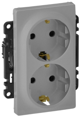 Розетка с заземлением 2-ая с защитными шторками немецкий стандарт безвинт.зажим Legrand Valena Life Алюминий Legrand Valena Life 753626