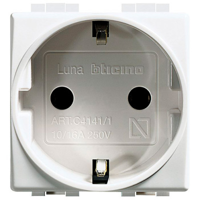 Розетка Шуко 16A, 250V AC с защитными шторками Bticino Bticino  C4141
