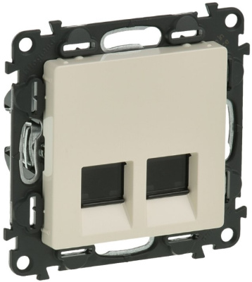 Розетка информационная 2-ая RJ 45 кат.6 UTP Legrand Valena Life Слоновая кость Legrand Valena Life 753543