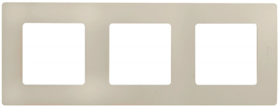 Рамка 3-постовая Legrand Etika Cлоновая кость Legrand Etika 672513