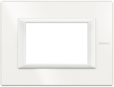 Рамка прямоугольная итальянский стандарт ITA 3 мод Bticino Axolute Белый  Bticino Axolute HA4803HD