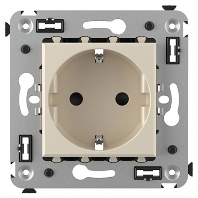 Розетка в стену, 2P+E, с з/ш, "Avanti", "Ванильная дымка" DKC DKC Avanti 4405003DKC