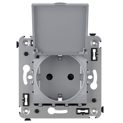 Розетка с крышкой в стену, 2P+E, с з/ш, "Avanti", "Закаленная сталь" DKC DKC Avanti 4404013DKC